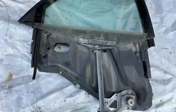 Audi 80 90 B3 Rear door window/glass frame 