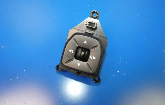 Hyundai ix35 Wing mirror switch