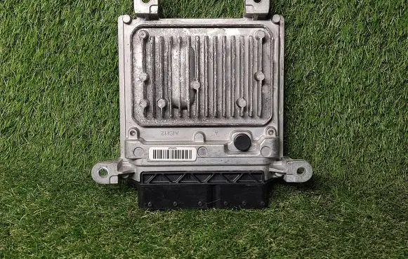 Mercedes-Benz E W212 Engine control unit/module ECU A6519007500 A0064461540