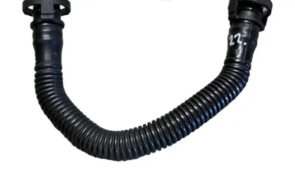 Volkswagen PASSAT B6 Breather hose/pipe 06F103221E