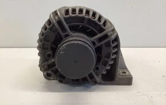 Volvo XC70 Generator/alternator 30658085 0124525060