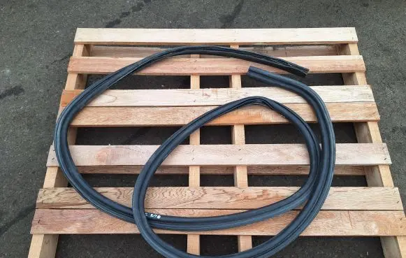 Chrysler Grand Voyager V Trunk rubber seal (body) 