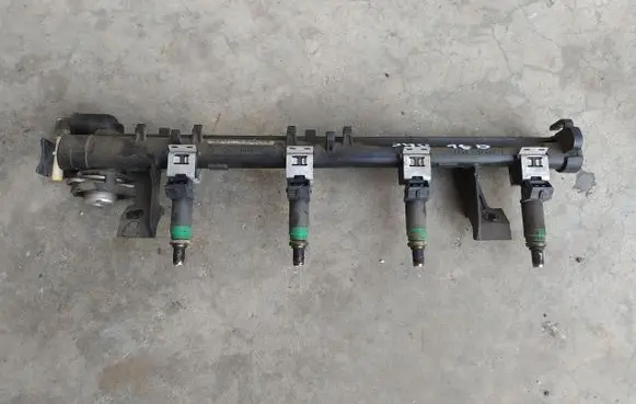 Volvo V50 Fuel main line pipe 5M5G-9H487-BA