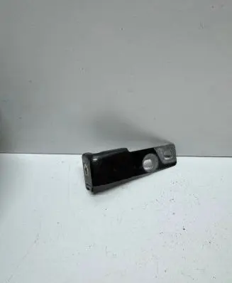 Fender mounting bracket