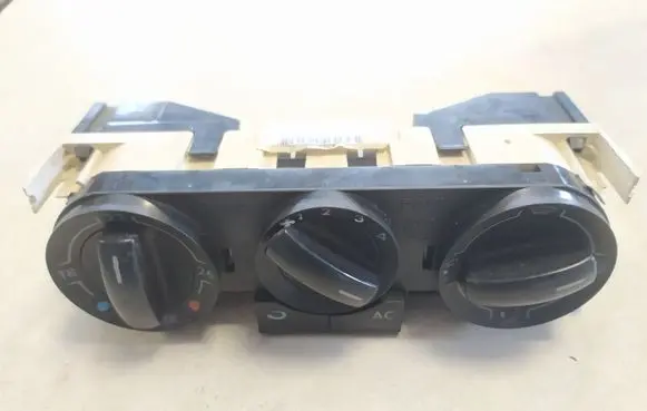 Volkswagen Polo Climate control unit 6Q0820045E