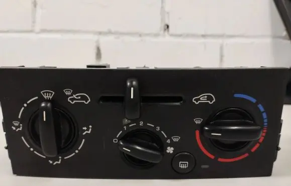 Peugeot 207 Climate control unit N102077R 69910001 14H02E