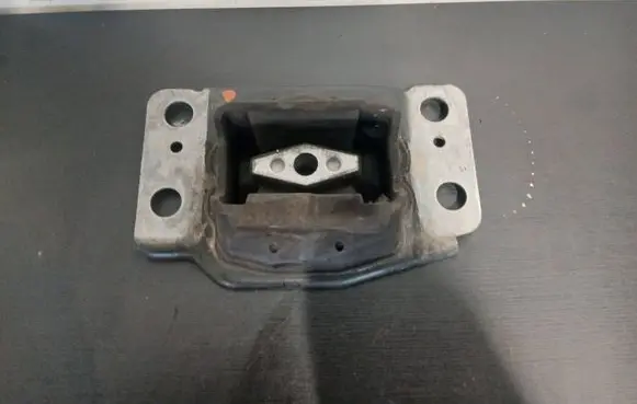 Volvo V70 Engine mount bracket 30680699 6G917M121BD 6G917M121AC