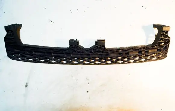 Volkswagen PASSAT B7 Front bumper mounting bracket 3AA807571