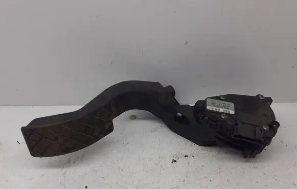 Volkswagen PASSAT B5.5 Accelerator throttle pedal 8D1721523F