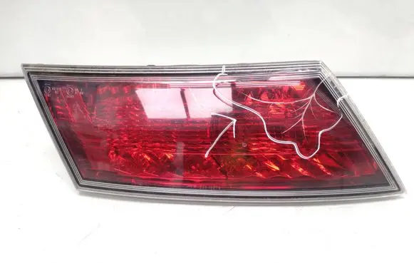 Tailgate rear/tail lights