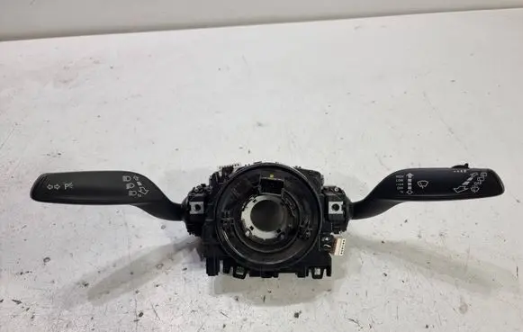 Wiper turn signal indicator stalk/switch