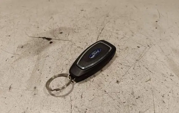 Ford Kuga II Ignition key/card 