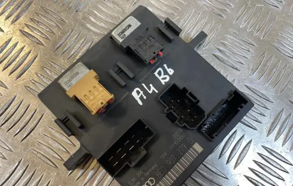 Audi A4 S4 B6 8E 8H Comfort/convenience module 8E0907279D