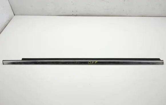 Mercedes-Benz GLK (X204) Front door glass trim molding
