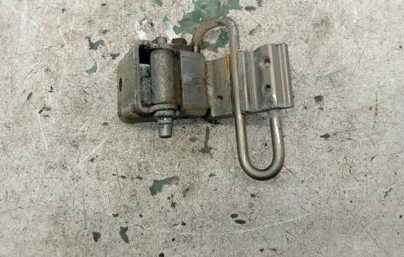 Audi A6 S6 C6 4F Rear door lower hinge 8E0833411