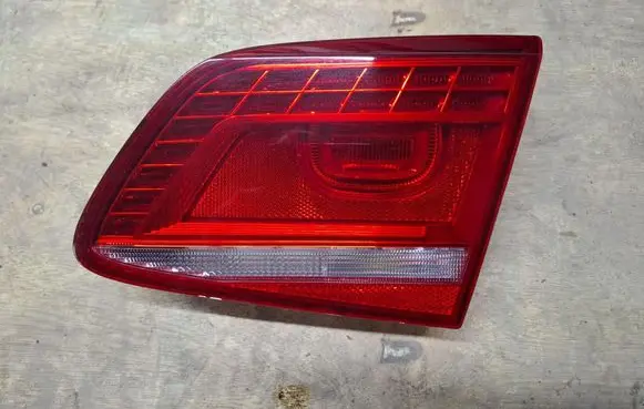 Volkswagen PASSAT B7 Tailgate rear/tail lights 179551R