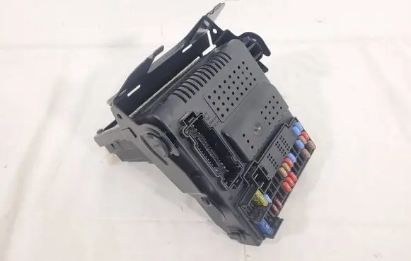 Volvo XC70 Fuse module 30765646 06W121