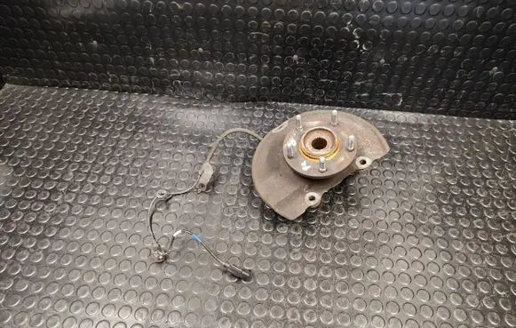 Peugeot 4007 Front wheel hub spindle knuckle