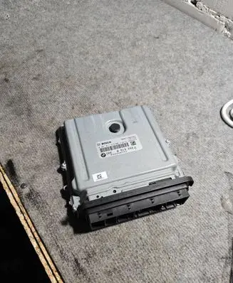 BMW 5 F10 F11 Engine control unit/module 8513242 030208742 0281017679