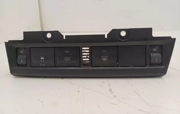 Ford Focus Windscreen/window heater switch 4M5113D734AC