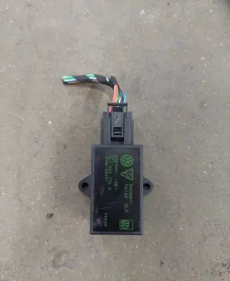 Volkswagen Golf Plus Seat heating relay 7L0959772D