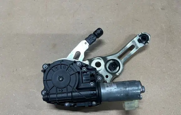 Mercedes-Benz C W206 Tailgate/trunk/boot lift motor A2068204100 20230130