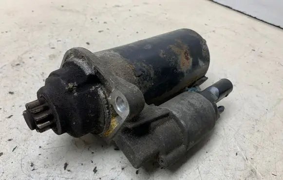 Volkswagen PASSAT B6 Starter motor 1005331311
