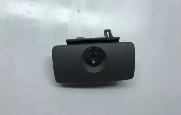 Hyundai Tucson JM Glove box lock 