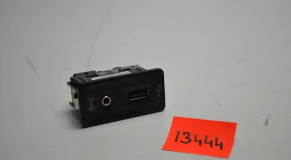 Volkswagen Golf VII USB socket connector 5G0035222F 416007822502 096410019191