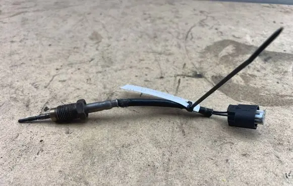BMW 5 E60 E61 Exhaust gas temperature sensor 7798486 13627798486 13627809157