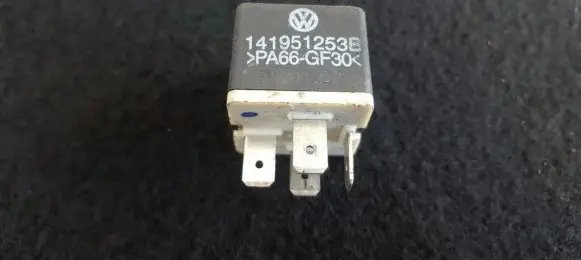 Volkswagen PASSAT B5.5 Other relay 141951253B