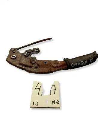 Opel Omega B2 Hand brake release handle 90389502