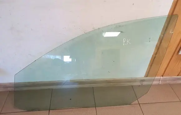 Volvo V70 Front door window glass four-door
