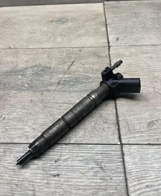 BMW 5 F10 F11 Fuel injector 7805430