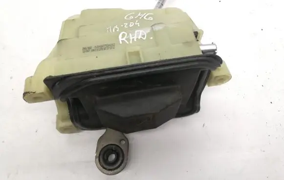 Mercedes-Benz C W204 Gear shifter/selector A2042677524