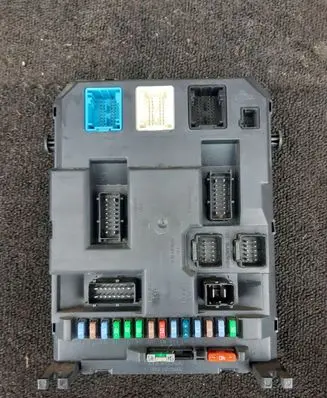 Citroen DS3 Fuse module 9674021080