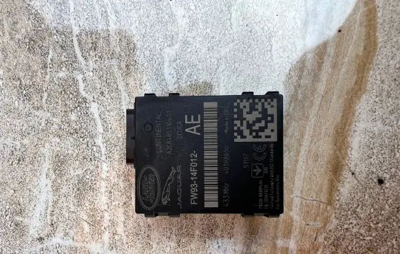 Jaguar XJ X351 Tire pressure control unit FW9314F012AE