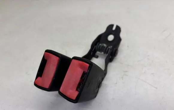 Ford Mondeo Mk III Rear seatbelt buckle 1S71F613K21