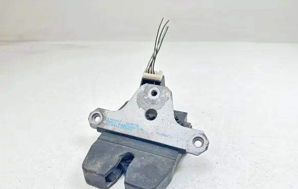 Ford Focus Tailgate/trunk/boot lock/catch/latch 8M51R442A66AB