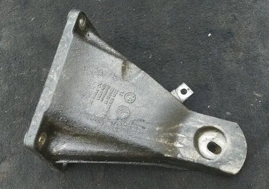 BMW 5 E60 E61 Engine mounting bracket 73681310 676115