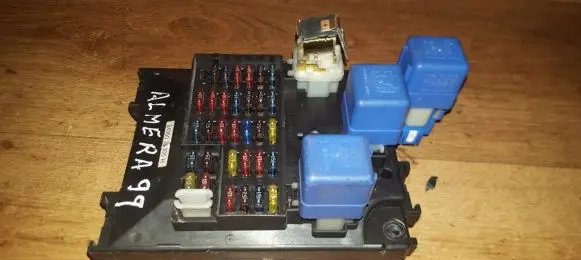 Nissan Almera Fuse box set 243502n300h