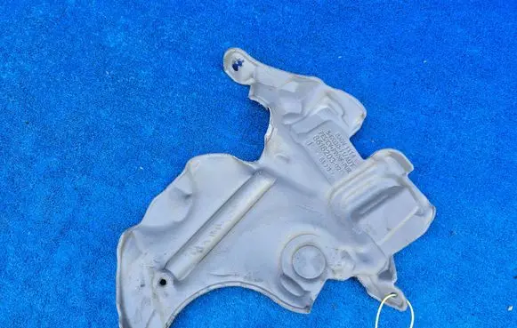 BMW 5 GT F07 Heat shield in engine bay 8518203