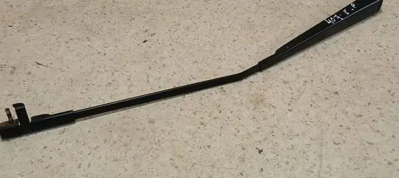 Front wiper blade arm
