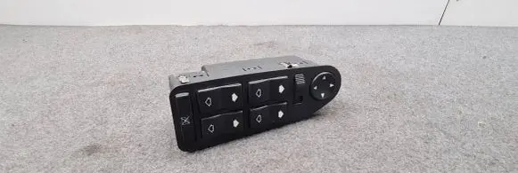 BMW 5 E39 Electric window control switch 8368986