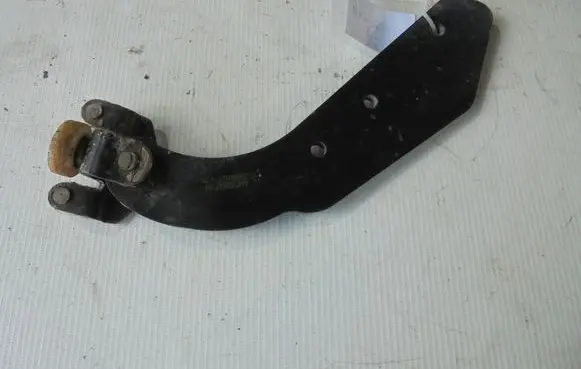 Mercedes-Benz Vito Viano W447 Sliding door lower roller guide/hinge A4477601547