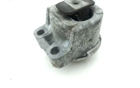 Volvo S60 Engine mount bracket