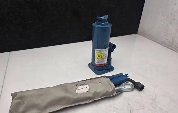 Mercedes-Benz Sprinter W906 Lift Jack D74363 A9065800018