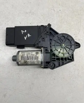 Volkswagen PASSAT B5.5 Front door window regulator motor 3B4837752LB 194000000 9700105551300