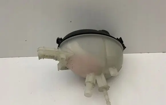 Mercedes-Benz CLS C218 X218 Coolant expansion tank/reservoir A2045000749