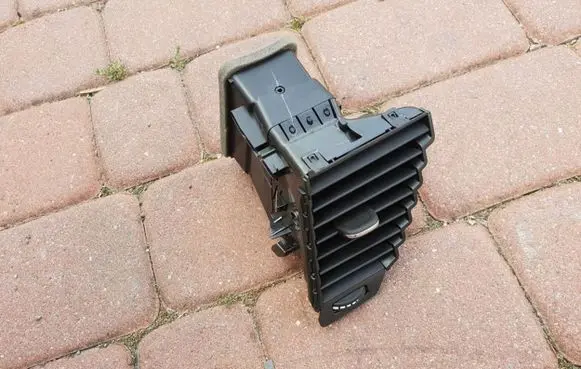 Opel Astra K Dash center air vent grill 13406755